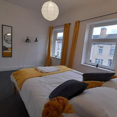 Spacious 4 Bedroom, Free Netflix, Central Location 카디프 외부 사진