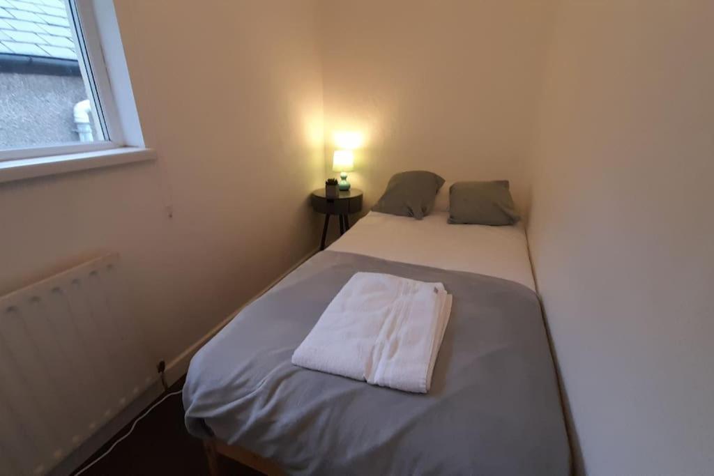 Spacious 4 Bedroom, Free Netflix, Central Location 카디프 외부 사진