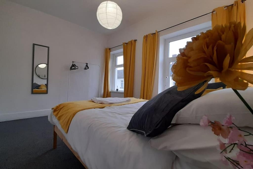 Spacious 4 Bedroom, Free Netflix, Central Location 카디프 외부 사진