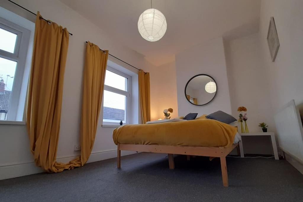 Spacious 4 Bedroom, Free Netflix, Central Location 카디프 외부 사진