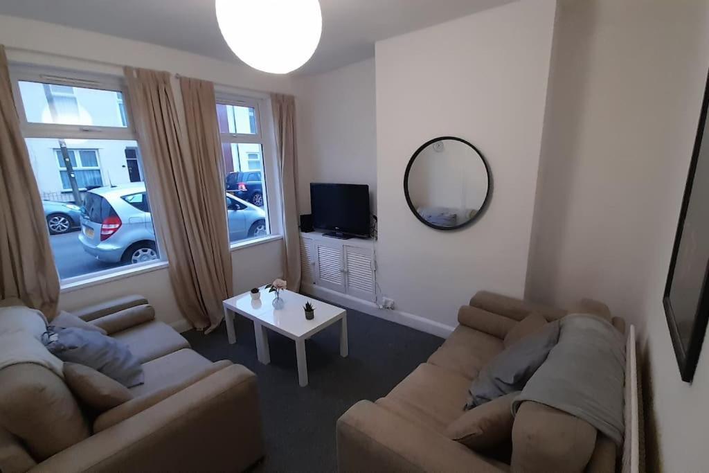 Spacious 4 Bedroom, Free Netflix, Central Location 카디프 외부 사진