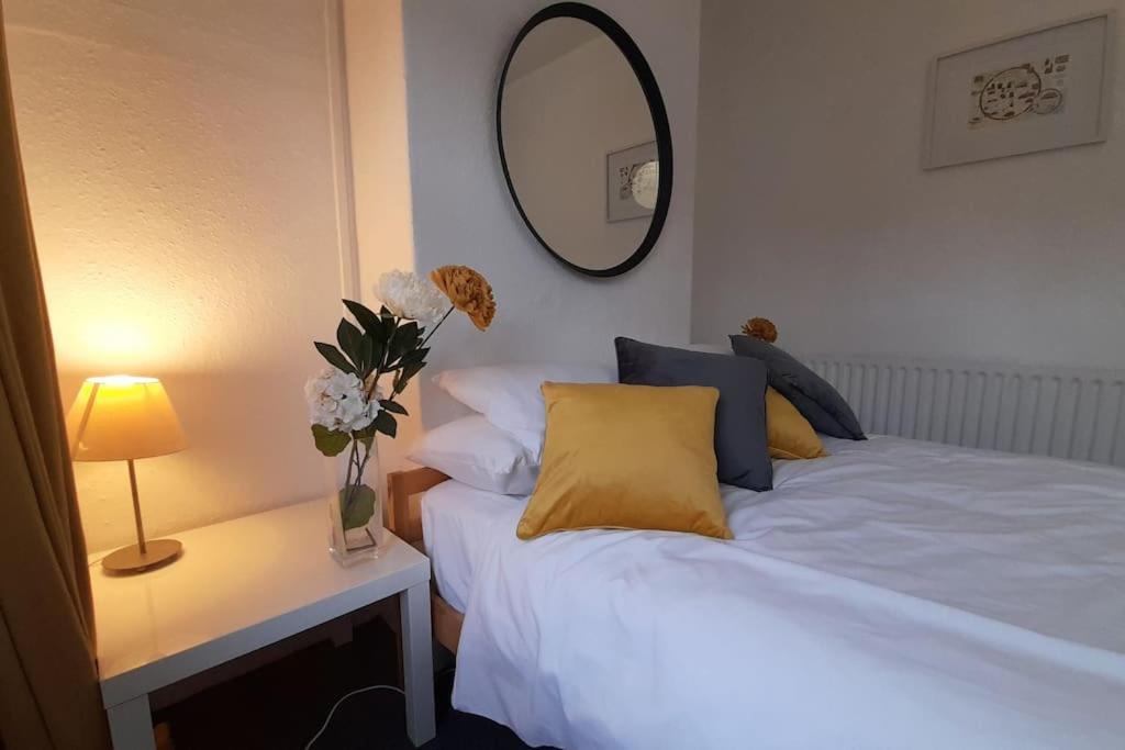 Spacious 4 Bedroom, Free Netflix, Central Location 카디프 외부 사진