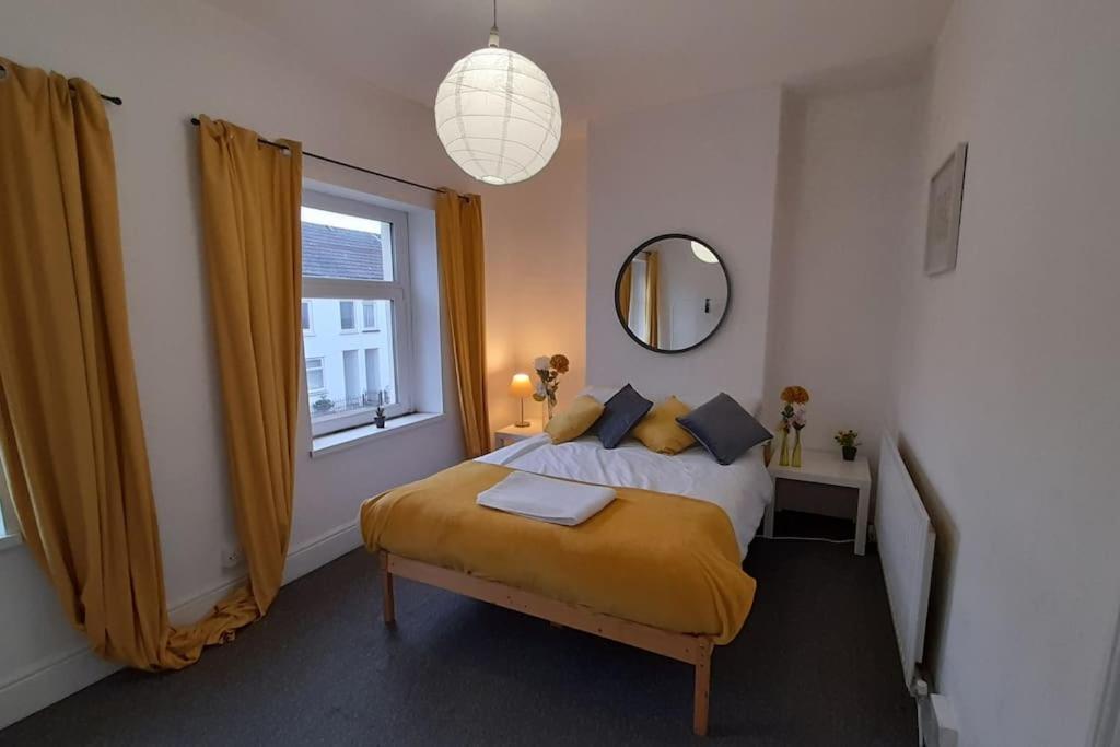 Spacious 4 Bedroom, Free Netflix, Central Location 카디프 외부 사진