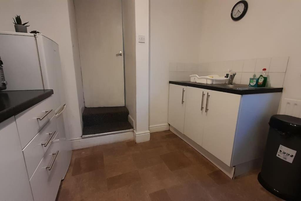 Spacious 4 Bedroom, Free Netflix, Central Location 카디프 외부 사진