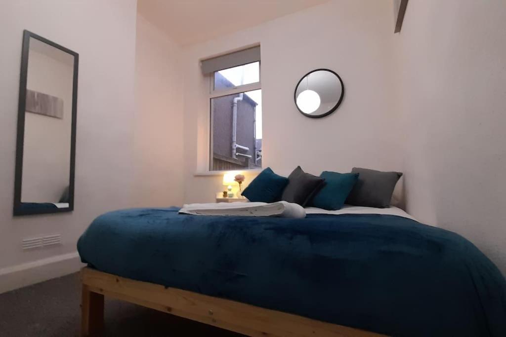 Spacious 4 Bedroom, Free Netflix, Central Location 카디프 외부 사진