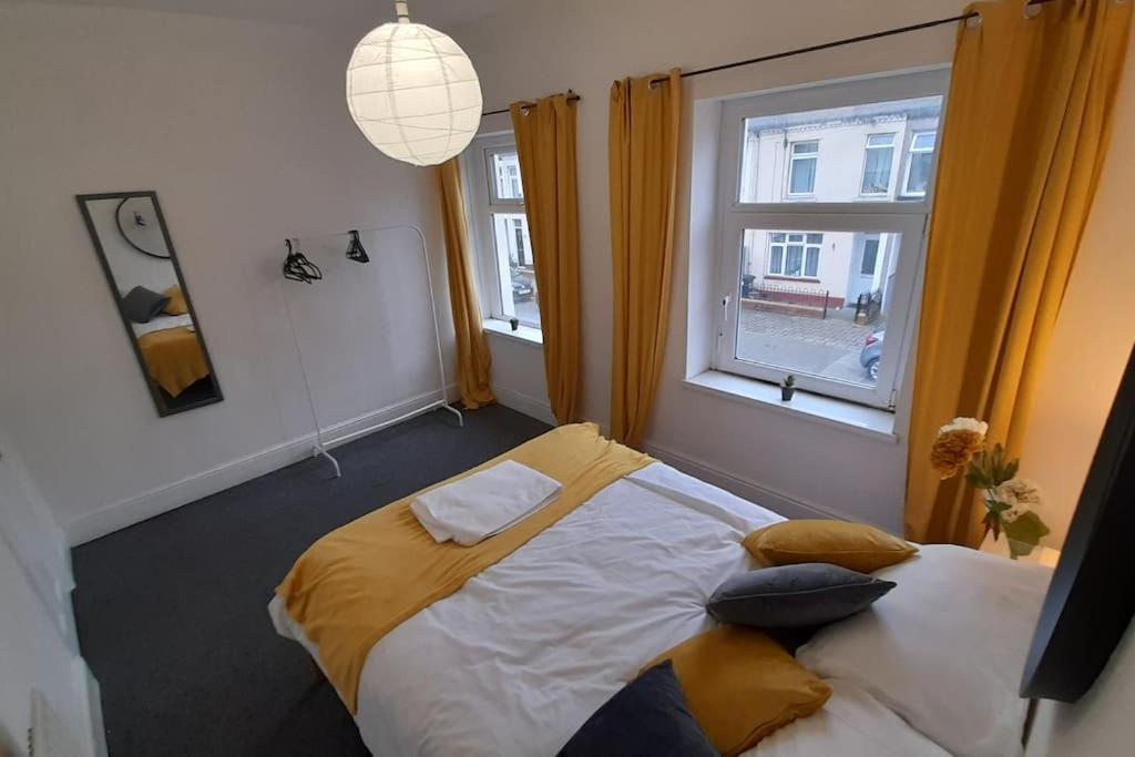 Spacious 4 Bedroom, Free Netflix, Central Location 카디프 외부 사진