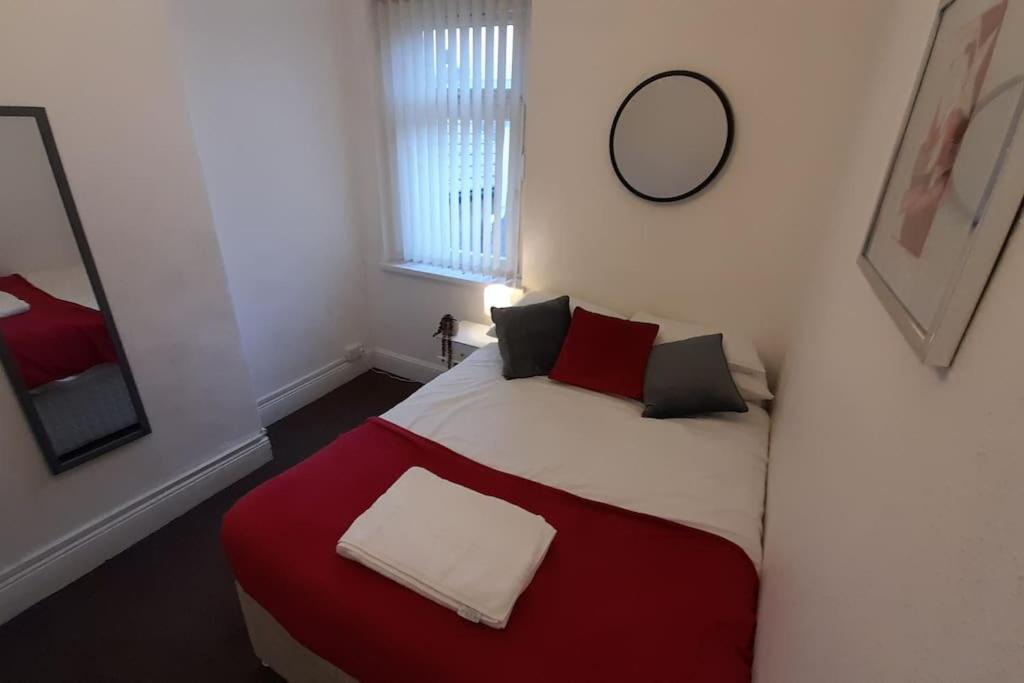 Spacious 4 Bedroom, Free Netflix, Central Location 카디프 외부 사진