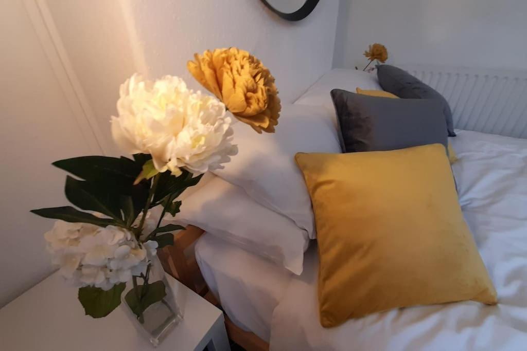 Spacious 4 Bedroom, Free Netflix, Central Location 카디프 외부 사진