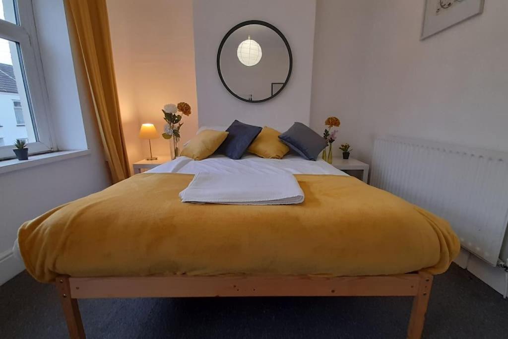 Spacious 4 Bedroom, Free Netflix, Central Location 카디프 외부 사진
